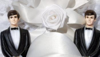 Sì alle nozze gay, ma solo per stranieri Sì alle nozze gay, ma solo per stranieri