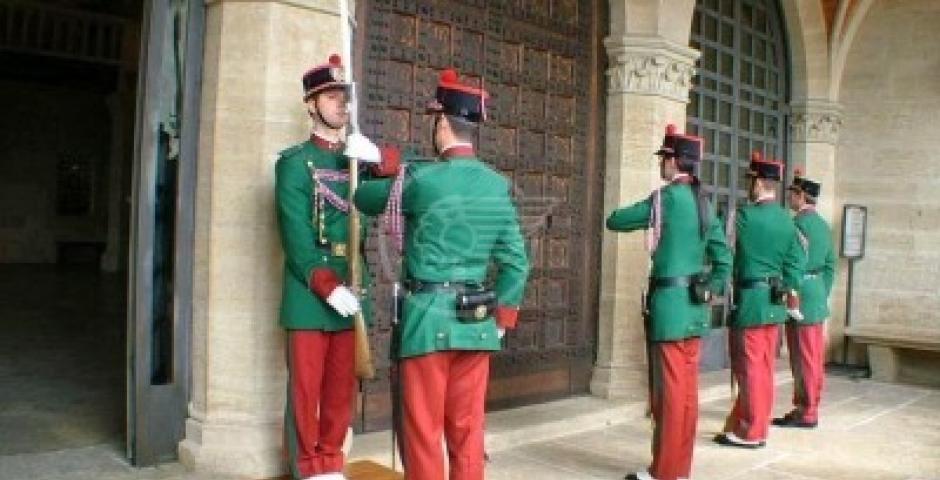 Portafoglio rubato durante la messa: la Guardia di Rocca rintraccia le due ladre