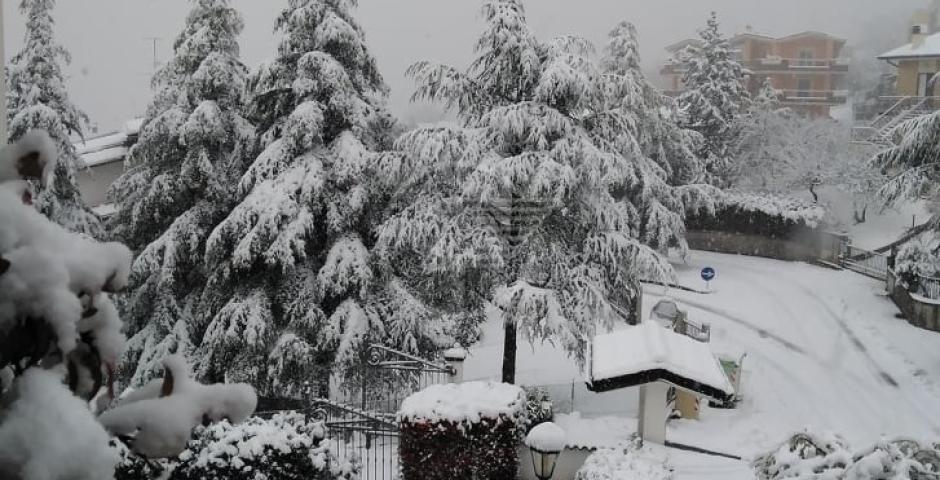 La neve imbianca il Titano, Borgo Maggiore è uno spettacolo La neve imbianca il Titano, Borgo Maggiore è uno spettacolo