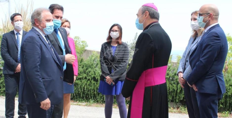 Il vescovo Turazzi in visita all'Ospedale di Stato Il vescovo Turazzi in visita all'Ospedale di Stato