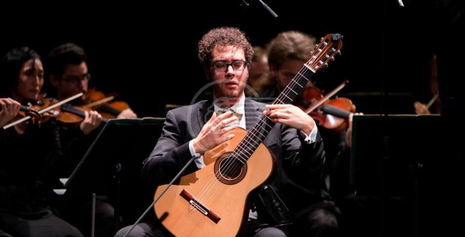 Il chitarrista Andrea De Vitis domenica 9 sul Titano per "Restart21" Il chitarrista Andrea De Vitis domenica 9 sul Titano per "Restart21"