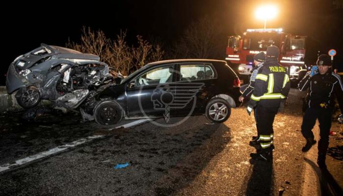 Un altro sabato notte tragico: morti due ragazzi in un tremendo frontale Un altro sabato notte tragico: morti due ragazzi in un tremendo frontale
